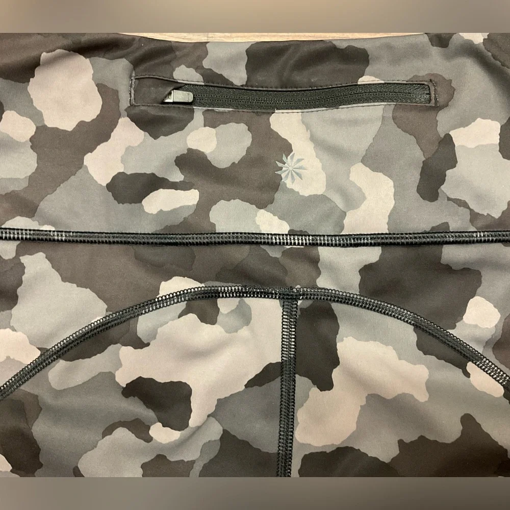 Athleta Lightning Camo 7/8 Tights Sz Sm